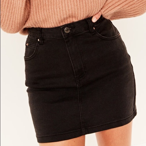 H&M Dresses & Skirts - H&M black mini skirt